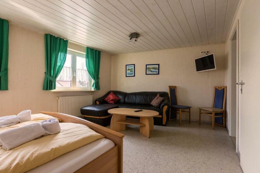 Pension Goldene Mitte Groß-Zimmern Kültér fotó