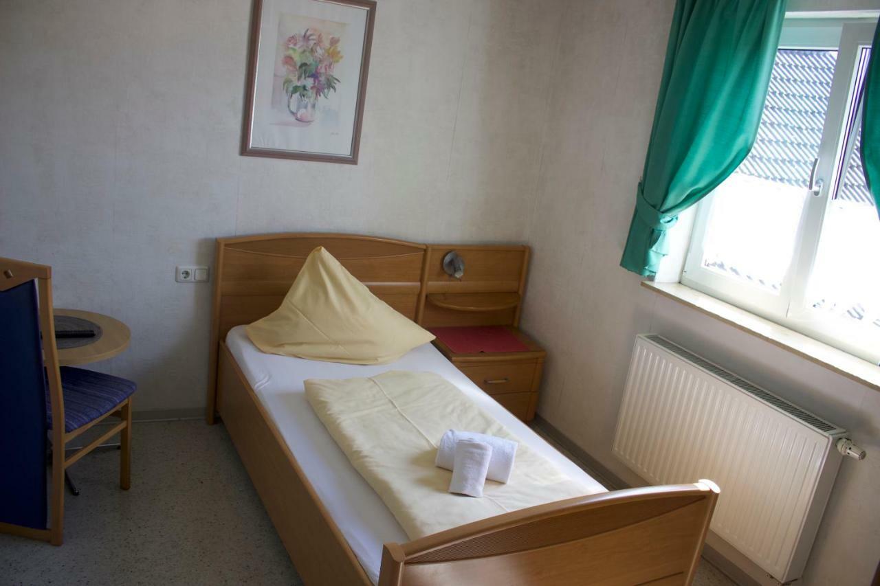 Pension Goldene Mitte Groß-Zimmern Kültér fotó